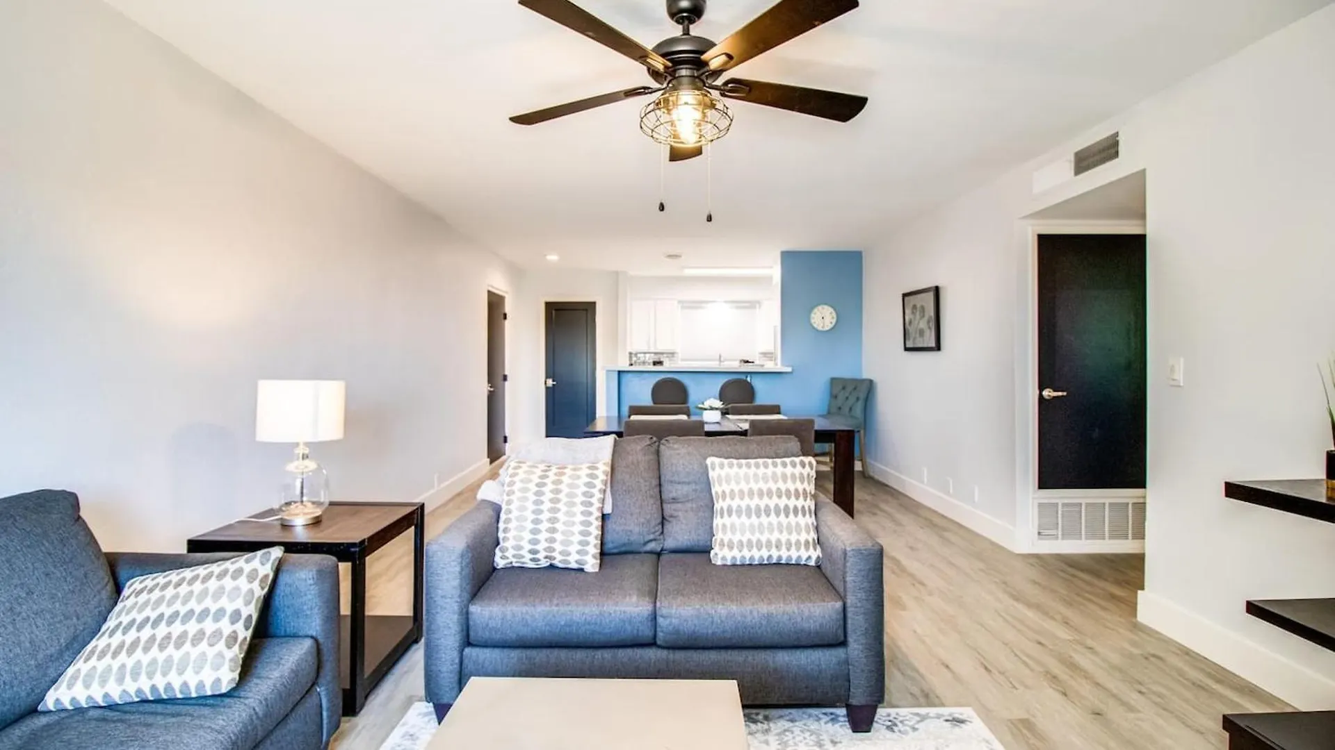 Contemporary Condo In Hub Of Old Town Scottsdale
